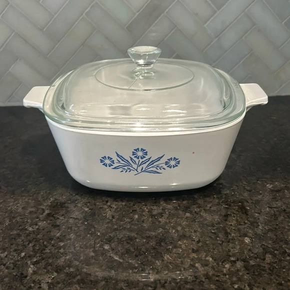 Corningware 1 1/2 – B 1 1/2 quart dish blue and white with clear lid square oven - Picture 1 of 4